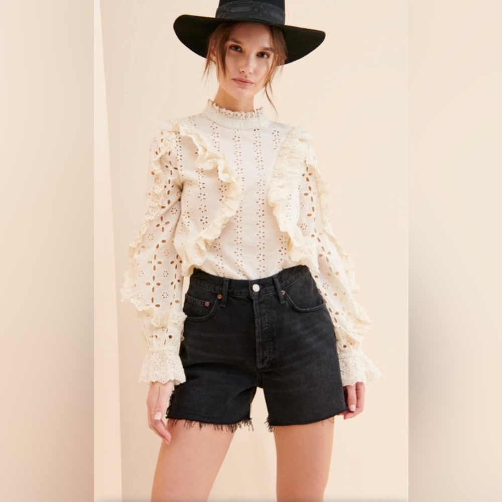 ABIGAIL RUFFLE BLOUSE SIZE S COLOR IVORY GREAT CONDITION